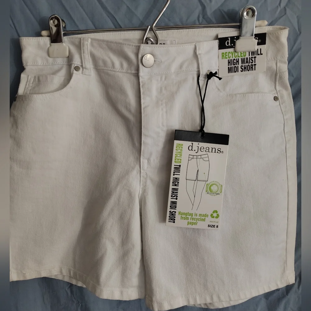 D. Jeans Women's Cream High Waist Shorts - Picture 2 of 9